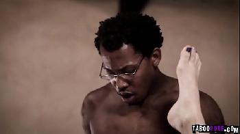 Imagem do video Negão comendo a branquinha virgem