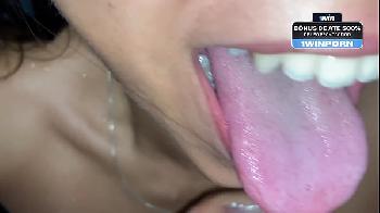 Imagem do video Comendo a amiga novinha de 4 e gozando na cara